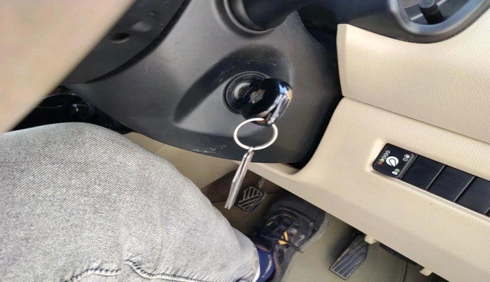 2017 Maruti Dzire VXI, CNG, Manual, 1,79,820 km, interior