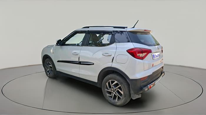 2023 Mahindra XUV300 W6 1.2 PETROL, Petrol, Manual, 17,079 km, exterior