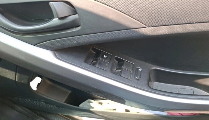 2022 Tata NEXON XM SUNROOF PETROL, CNG, Manual, 29,424 km, interior