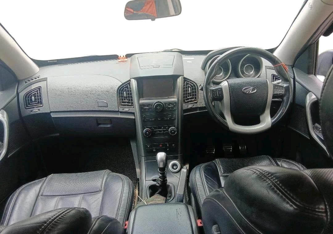 2017 Mahindra XUV500 W10, Diesel, Manual, 92,504 km, interior