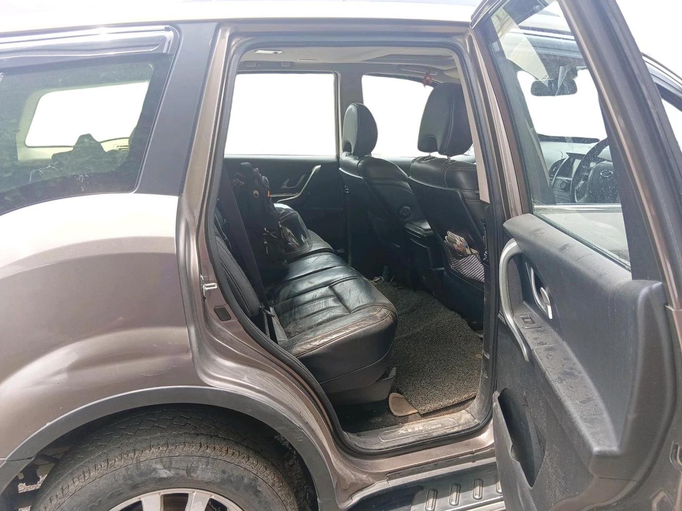 2017 Mahindra XUV500 W10, Diesel, Manual, 92,504 km, interior