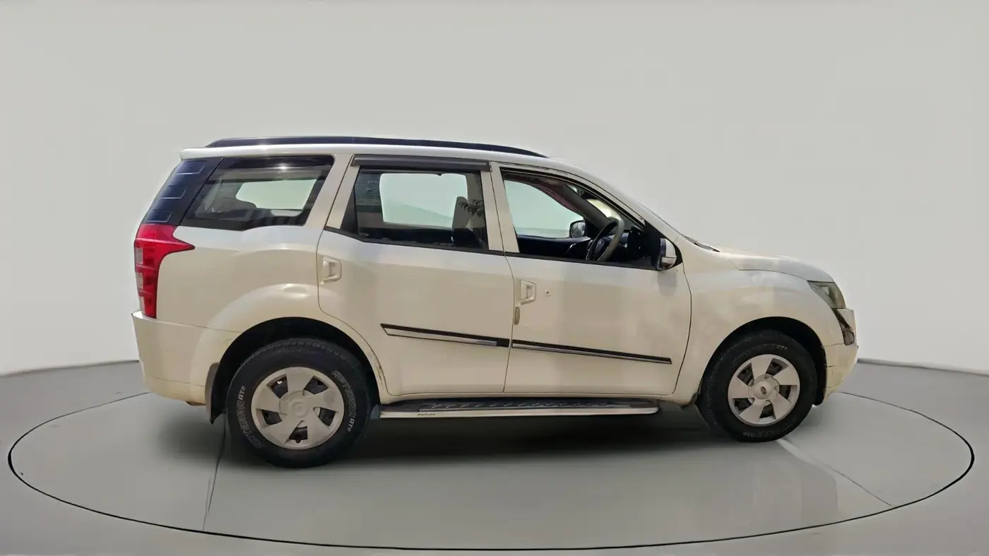 2016 Mahindra XUV500 W4, Diesel, Manual, 69,801 km, exterior
