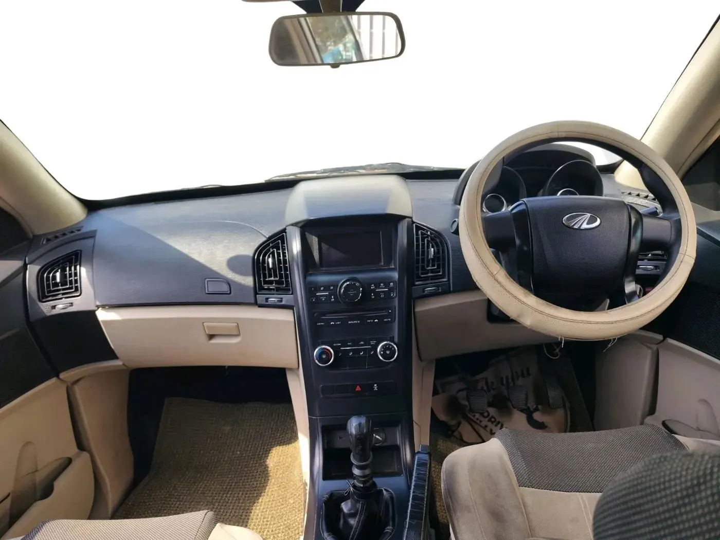 2016 Mahindra XUV500 W4, Diesel, Manual, 69,801 km, interior