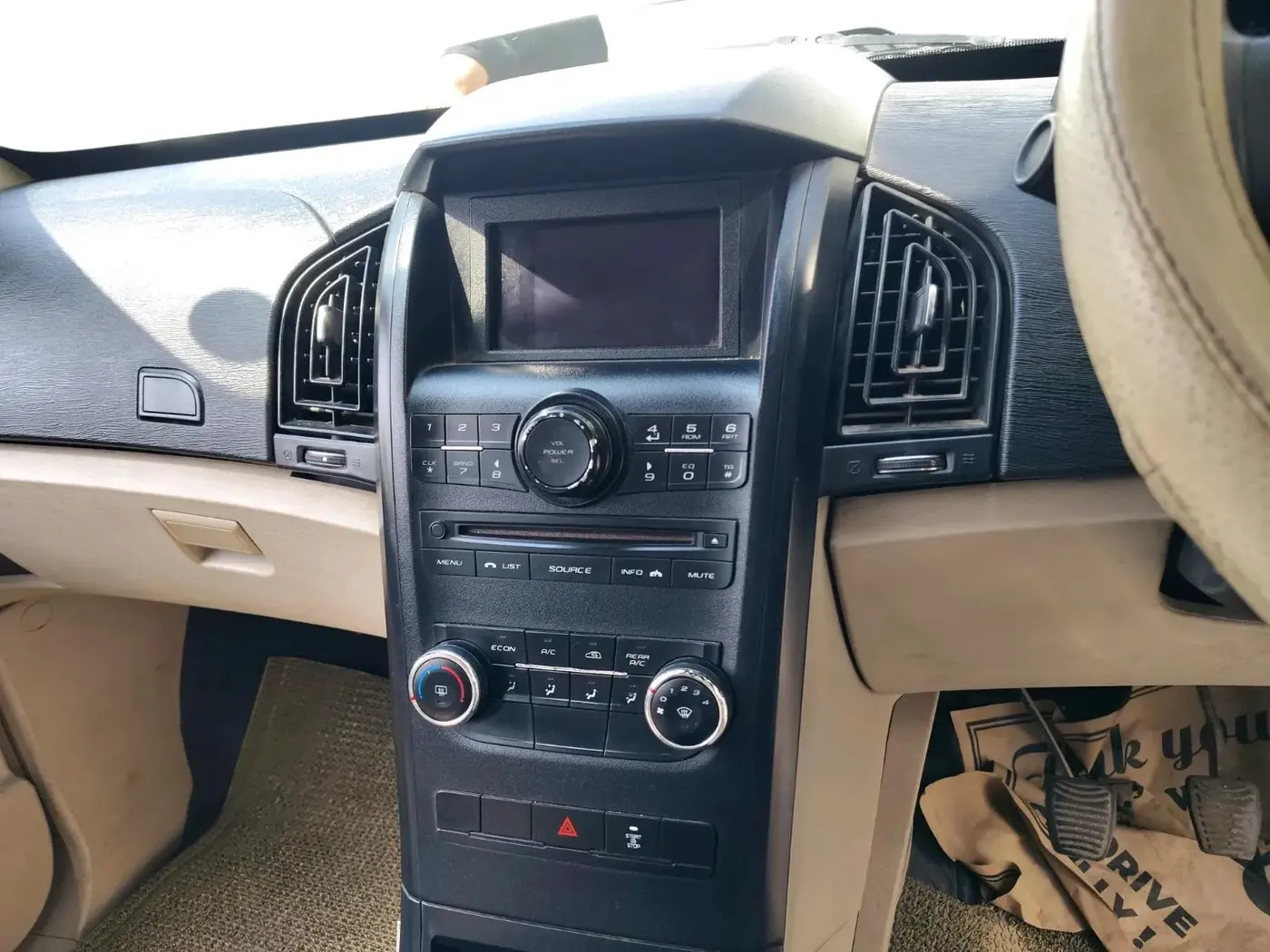 2016 Mahindra XUV500 W4, Diesel, Manual, 69,801 km, interior