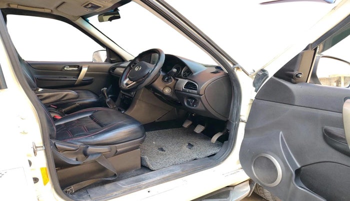 2015 Tata Safari Storme 2.2 EX 4X2, Diesel, Manual, 78,324 km, interior