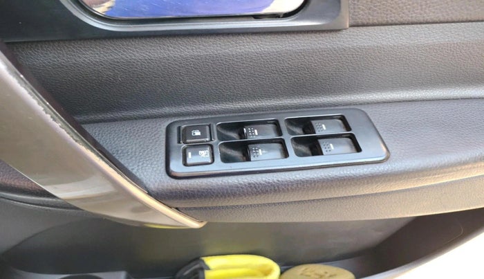 2015 Tata Safari Storme 2.2 EX 4X2, Diesel, Manual, 78,324 km, interior