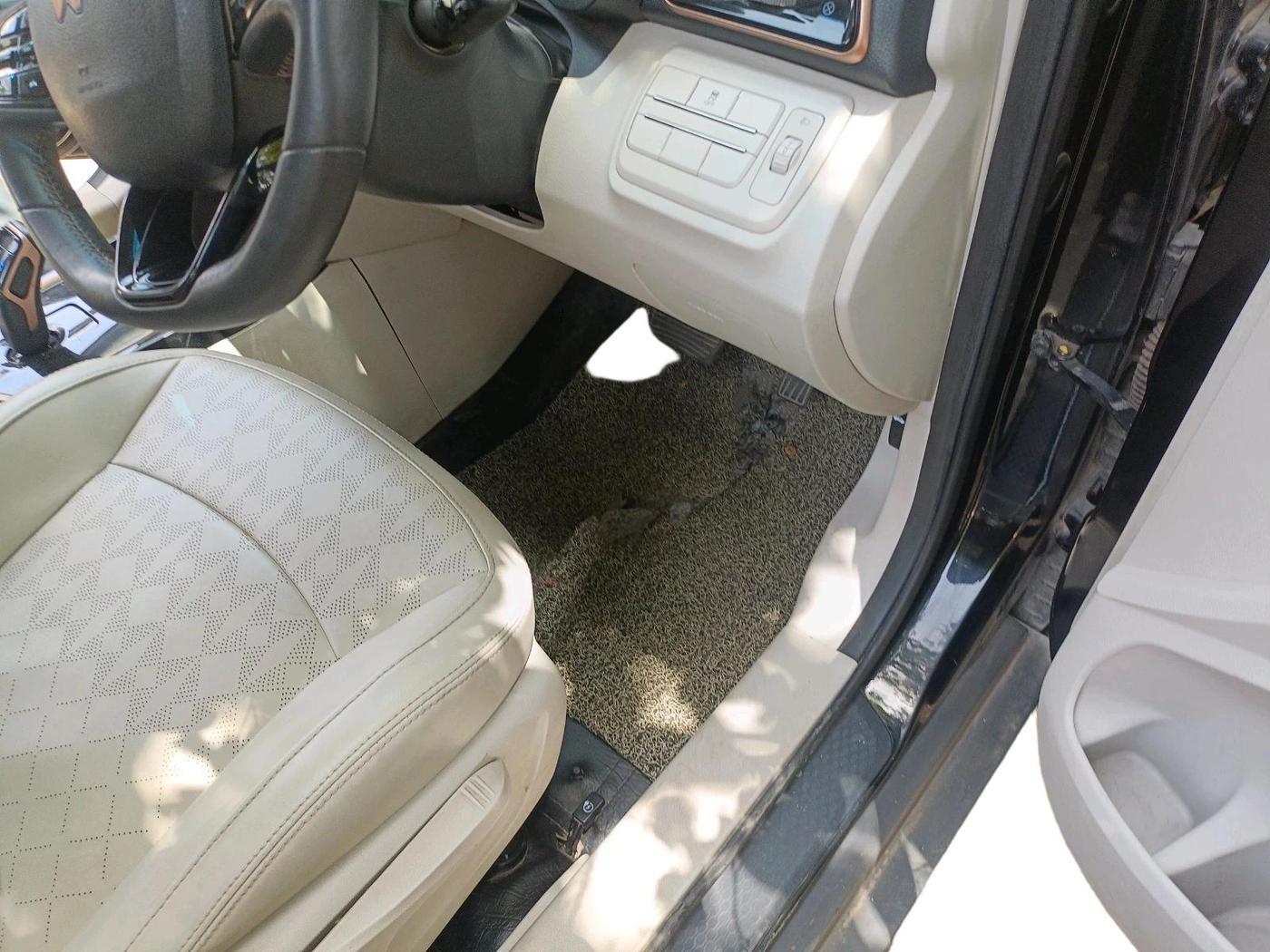2025 Mahindra XUV400 EL 7.2 KW, Electric, Automatic, 47,255 km, interior