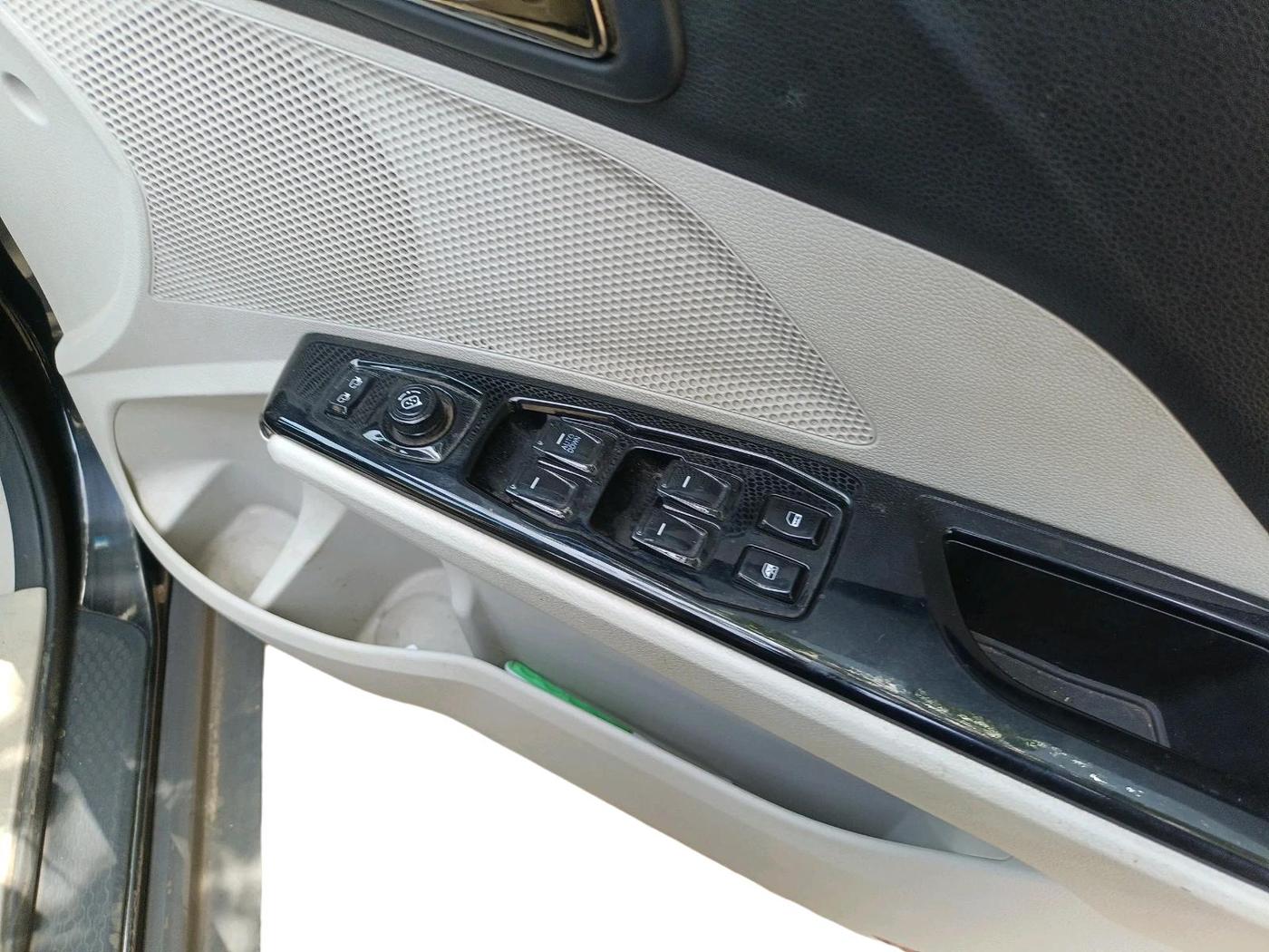 2025 Mahindra XUV400 EL 7.2 KW, Electric, Automatic, 47,255 km, interior