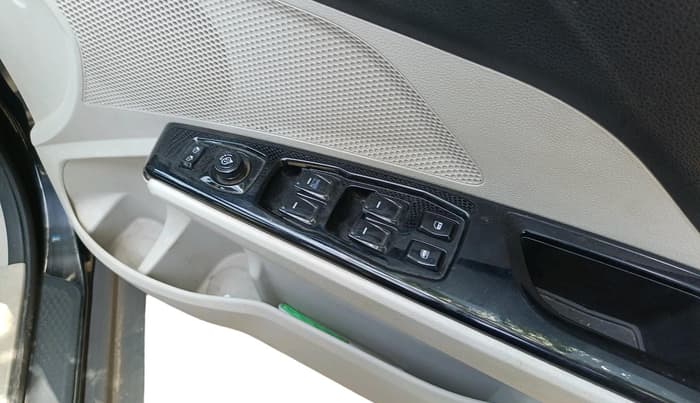 2025 Mahindra XUV400 EL 7.2 KW, Electric, Automatic, 47,255 km, interior