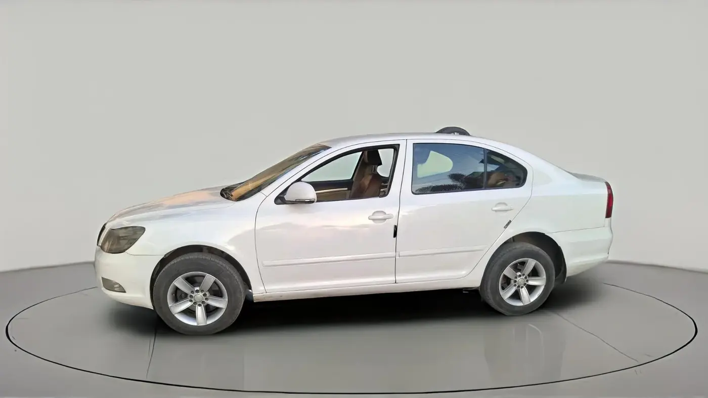 2011 Skoda Laura AMBIENTE 2.0 TDI CR MT, Diesel, Manual, 1,66,054 km, exterior
