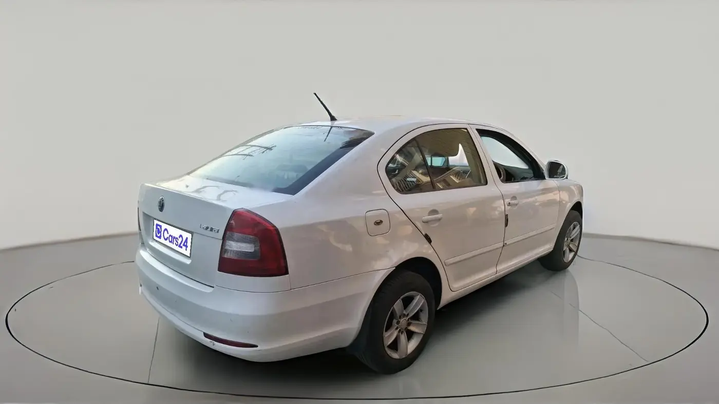 2011 Skoda Laura AMBIENTE 2.0 TDI CR MT, Diesel, Manual, 1,66,054 km, exterior