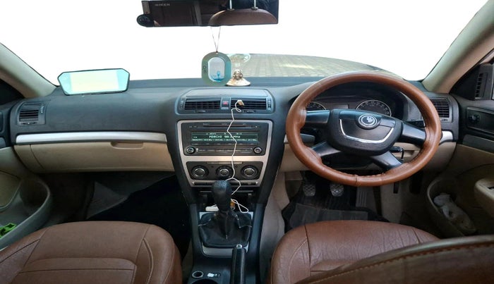 2011 Skoda Laura AMBIENTE 2.0 TDI CR MT, Diesel, Manual, 1,66,054 km, interior