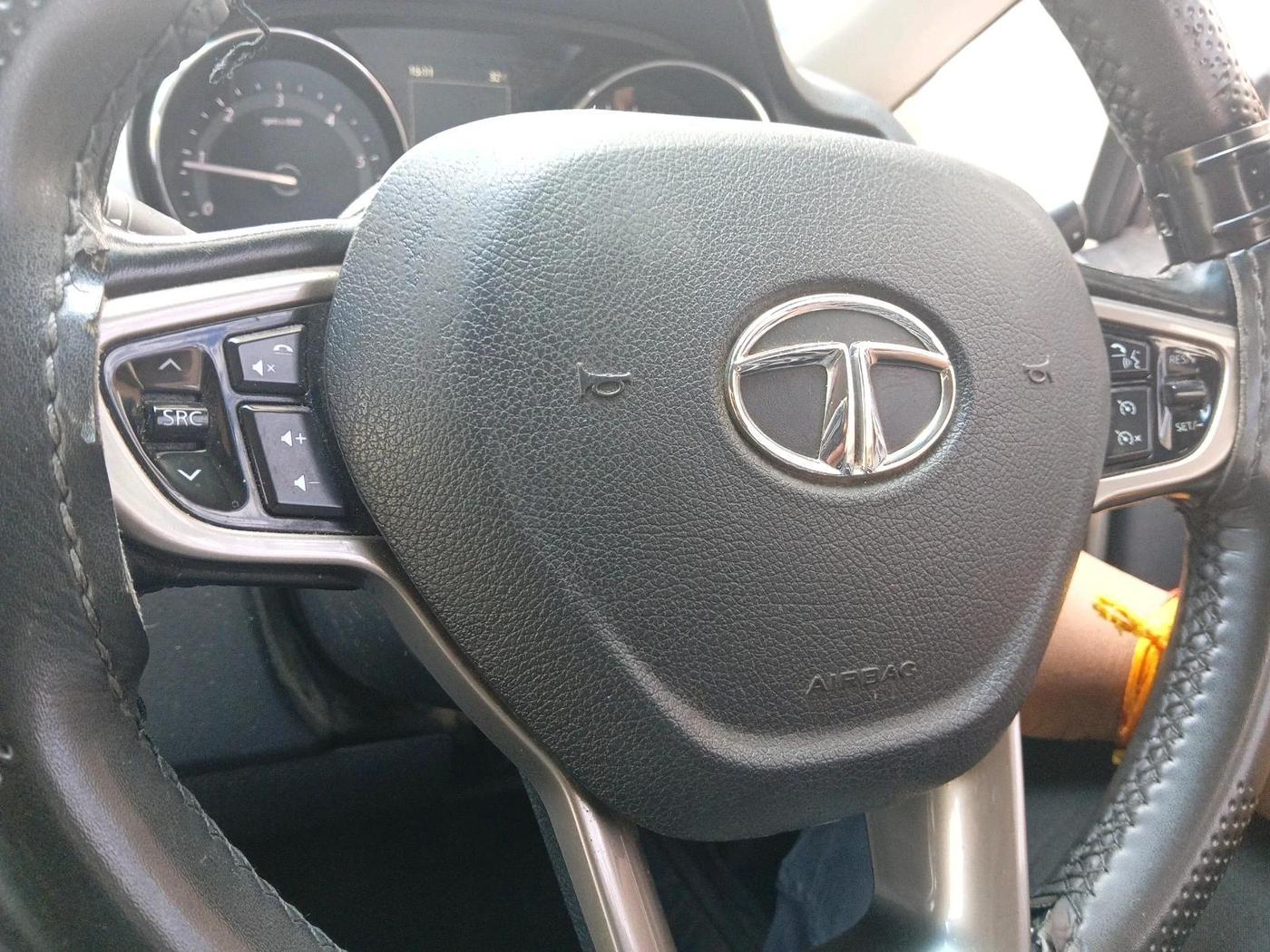 2017 Tata Hexa XT 4X2 7 STR, Diesel, Manual, 93,382 km, interior
