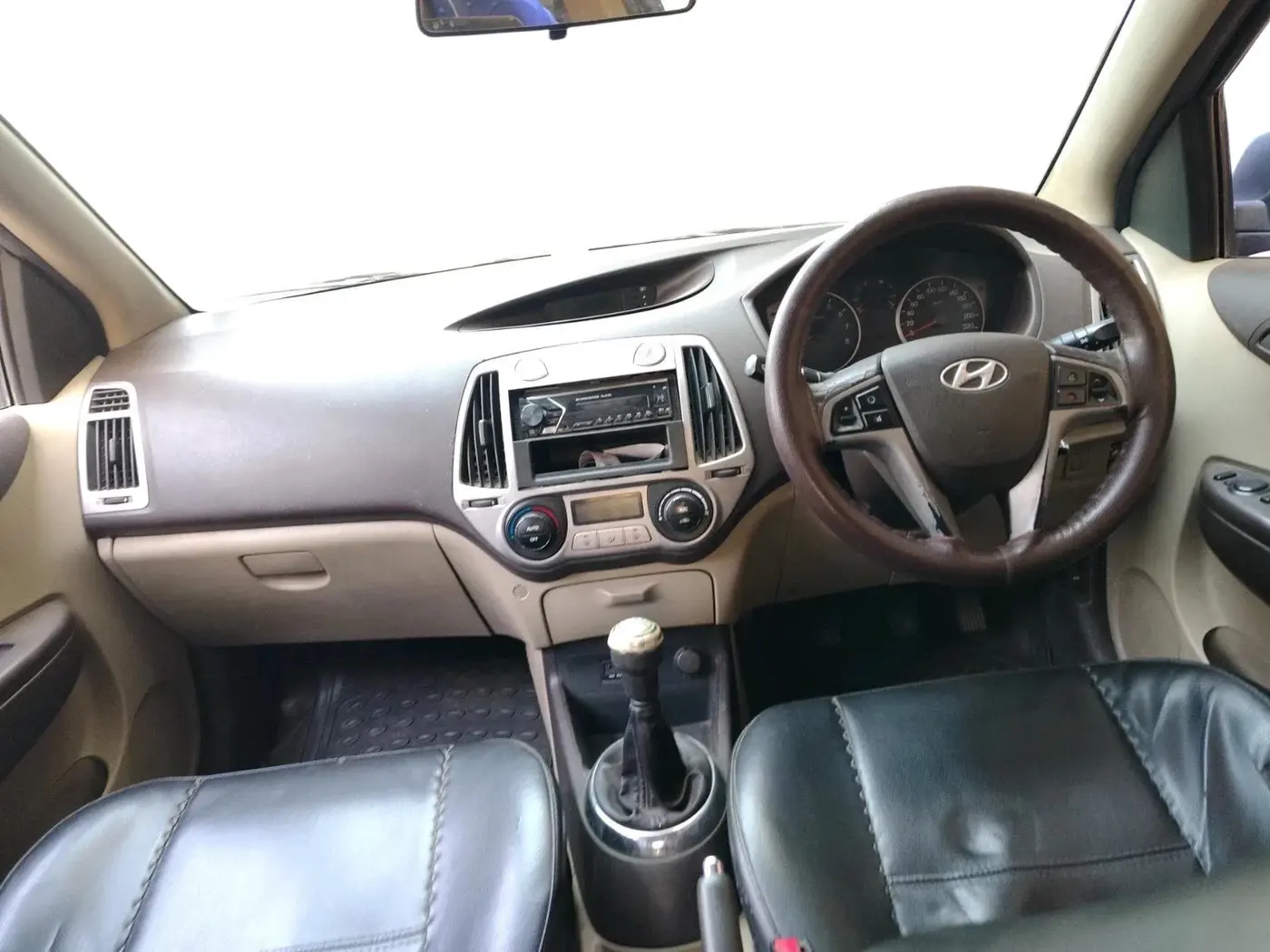 2011 Hyundai i20 SPORTZ 1.2, Petrol, Manual, 1,06,428 km, interior