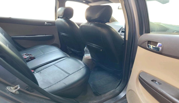 2011 Hyundai i20 SPORTZ 1.2, Petrol, Manual, 1,06,428 km, interior