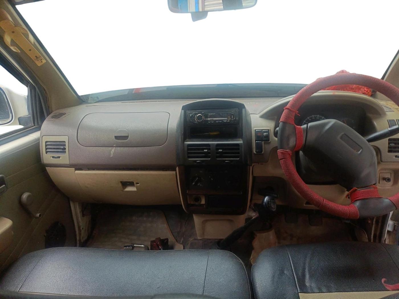 2014 Chevrolet Tavera NEO 3 MAX 10 STR BS III, Diesel, Manual, 2,69,221 km, interior