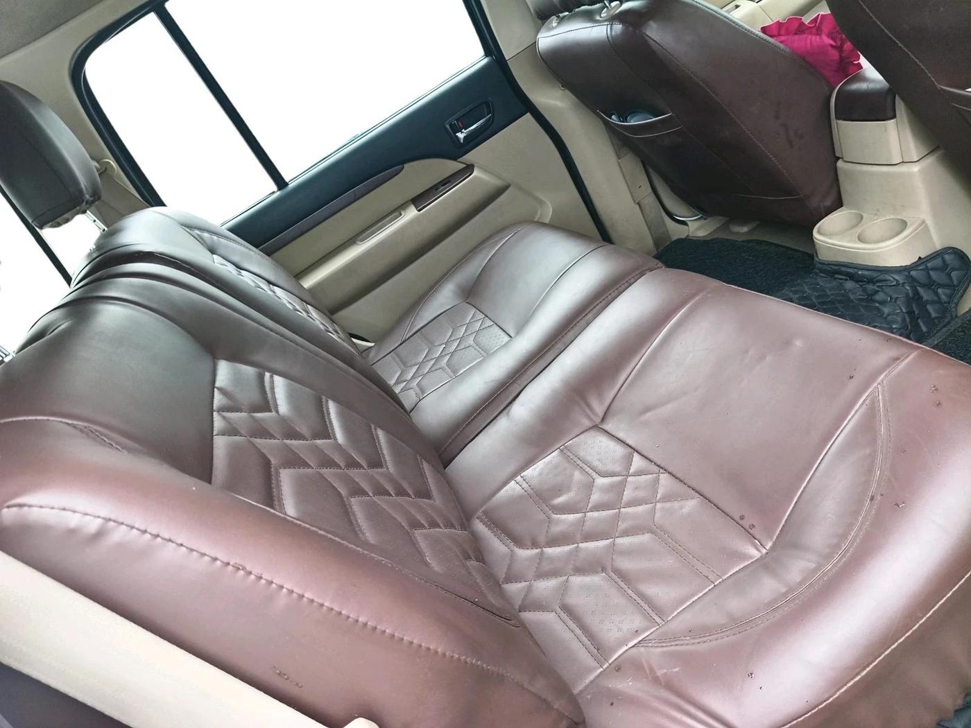 2010 Ford Endeavour 2.5L 4X2 MT, Diesel, Manual, 1,56,346 km, interior