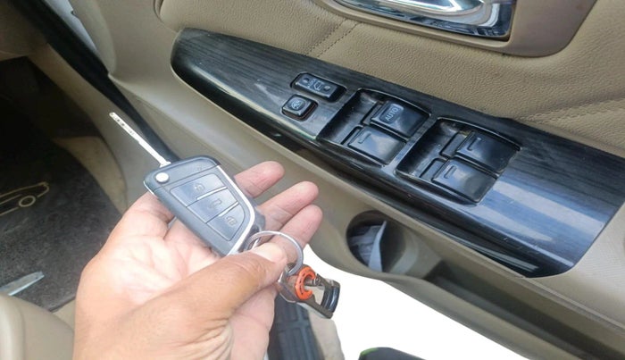 2014 Toyota Fortuner 3.0 4X2 MT, Diesel, Manual, 1,00,667 km, interior