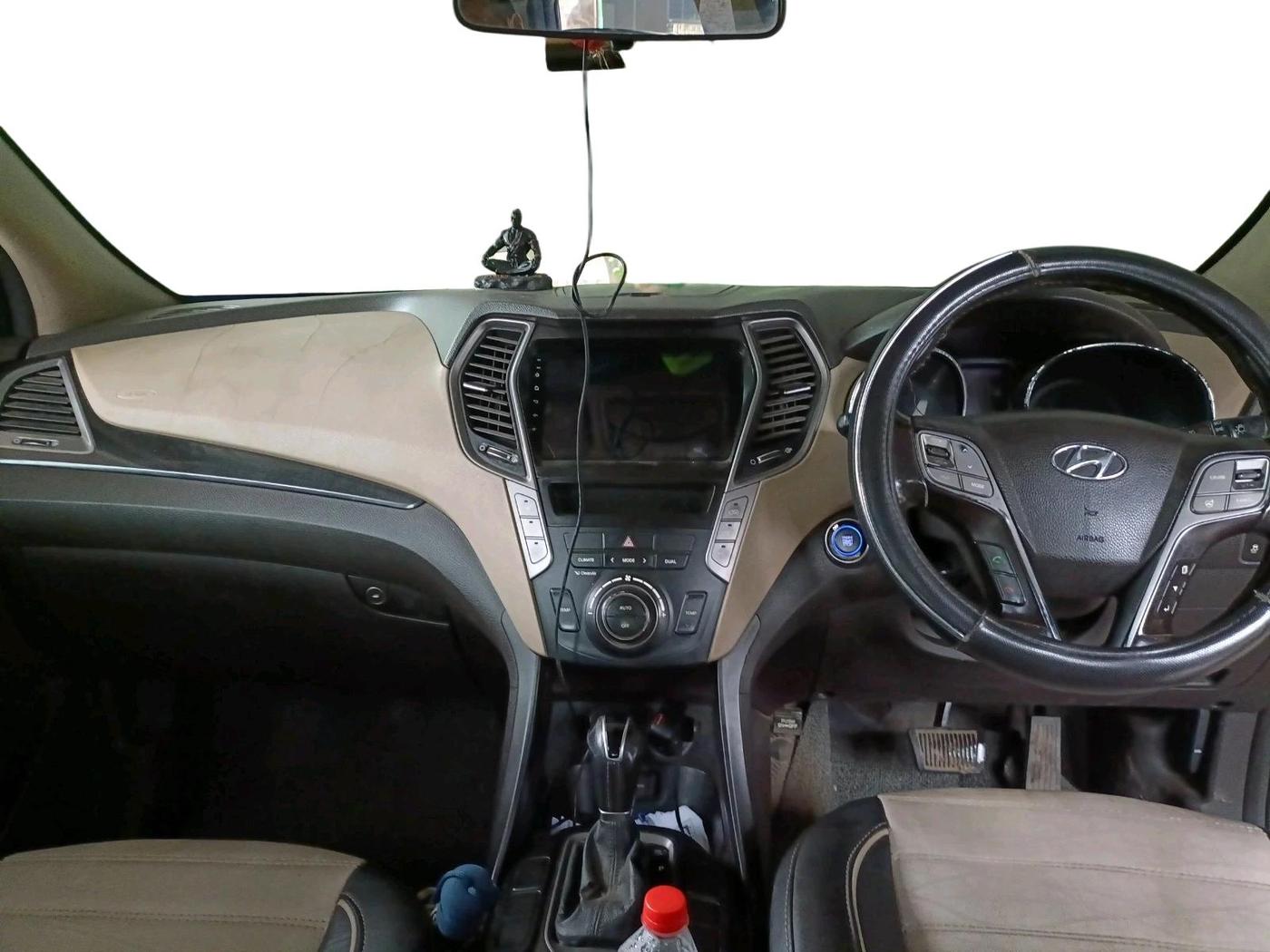 2015 Hyundai Santa Fe 4 WD AT, Diesel, Automatic, 1,39,346 km, interior