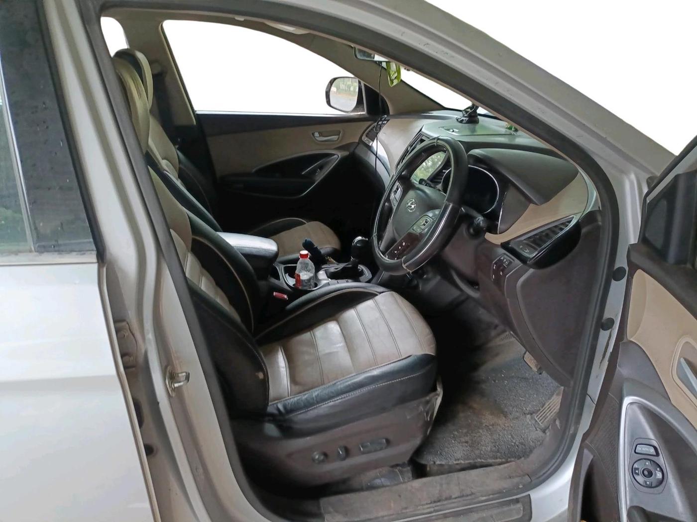 2015 Hyundai Santa Fe 4 WD AT, Diesel, Automatic, 1,39,346 km, interior