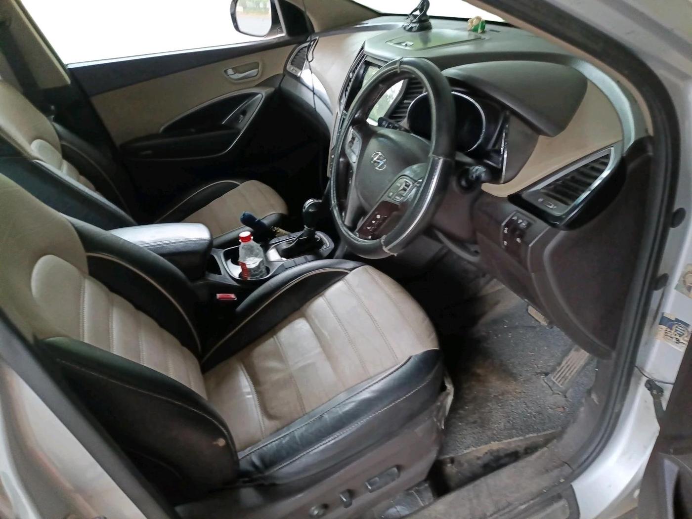2015 Hyundai Santa Fe 4 WD AT, Diesel, Automatic, 1,39,346 km, interior