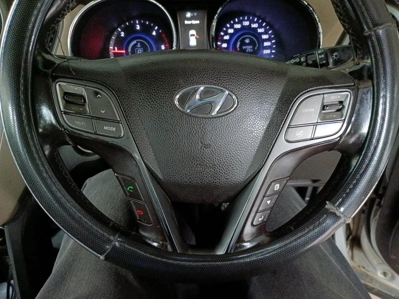 2015 Hyundai Santa Fe 4 WD AT, Diesel, Automatic, 1,39,346 km, interior