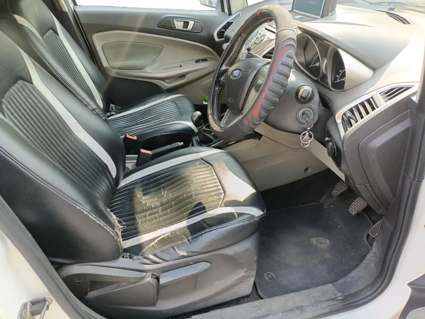 2014 Ford Ecosport TITANIUM 1.5L DIESEL, Diesel, Manual, 1,53,246 km, interior