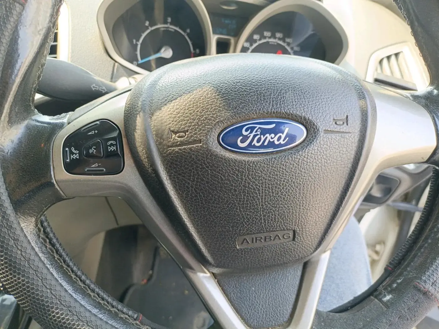 2014 Ford Ecosport TITANIUM 1.5L DIESEL, Diesel, Manual, 1,53,246 km, interior