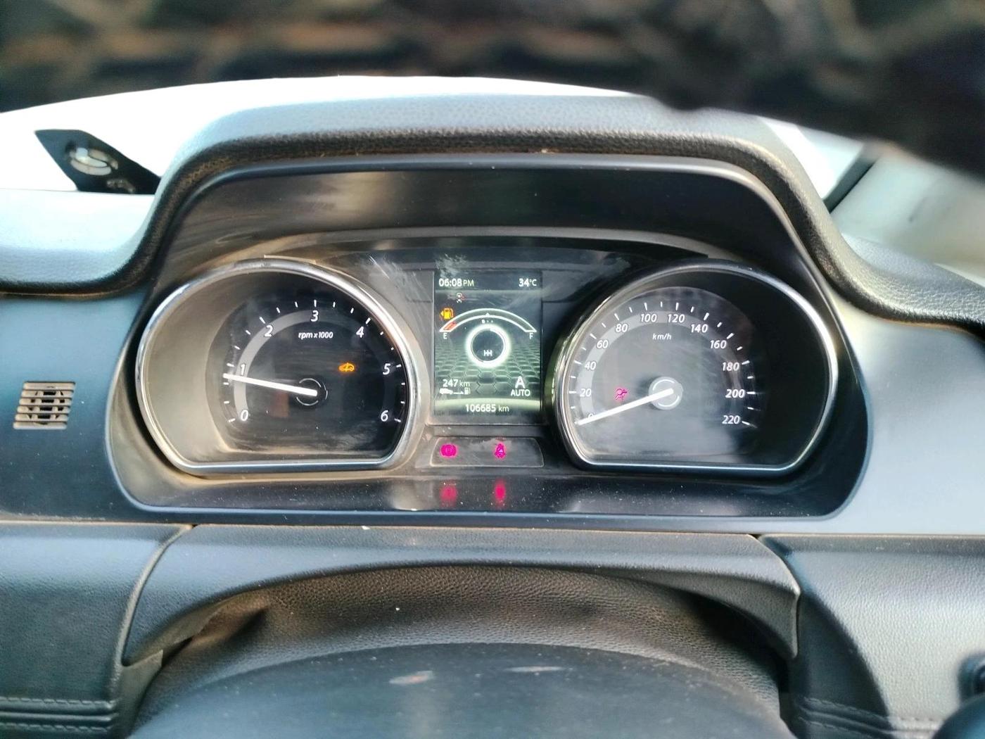 2017 Tata Hexa XM 4X2 7 STR, Diesel, Manual, 1,63,432 km, interior