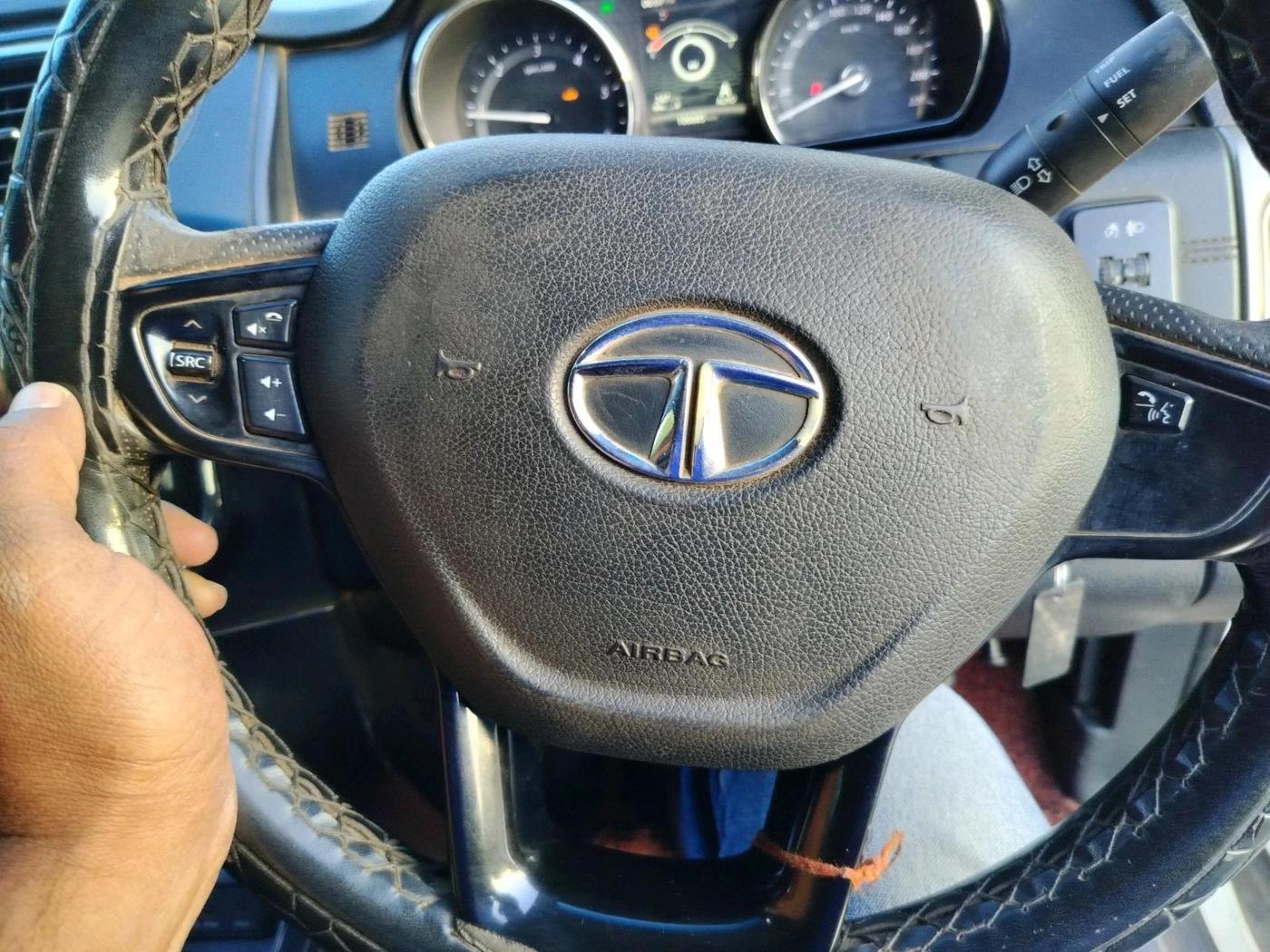 2017 Tata Hexa XM 4X2 7 STR, Diesel, Manual, 1,63,432 km, interior