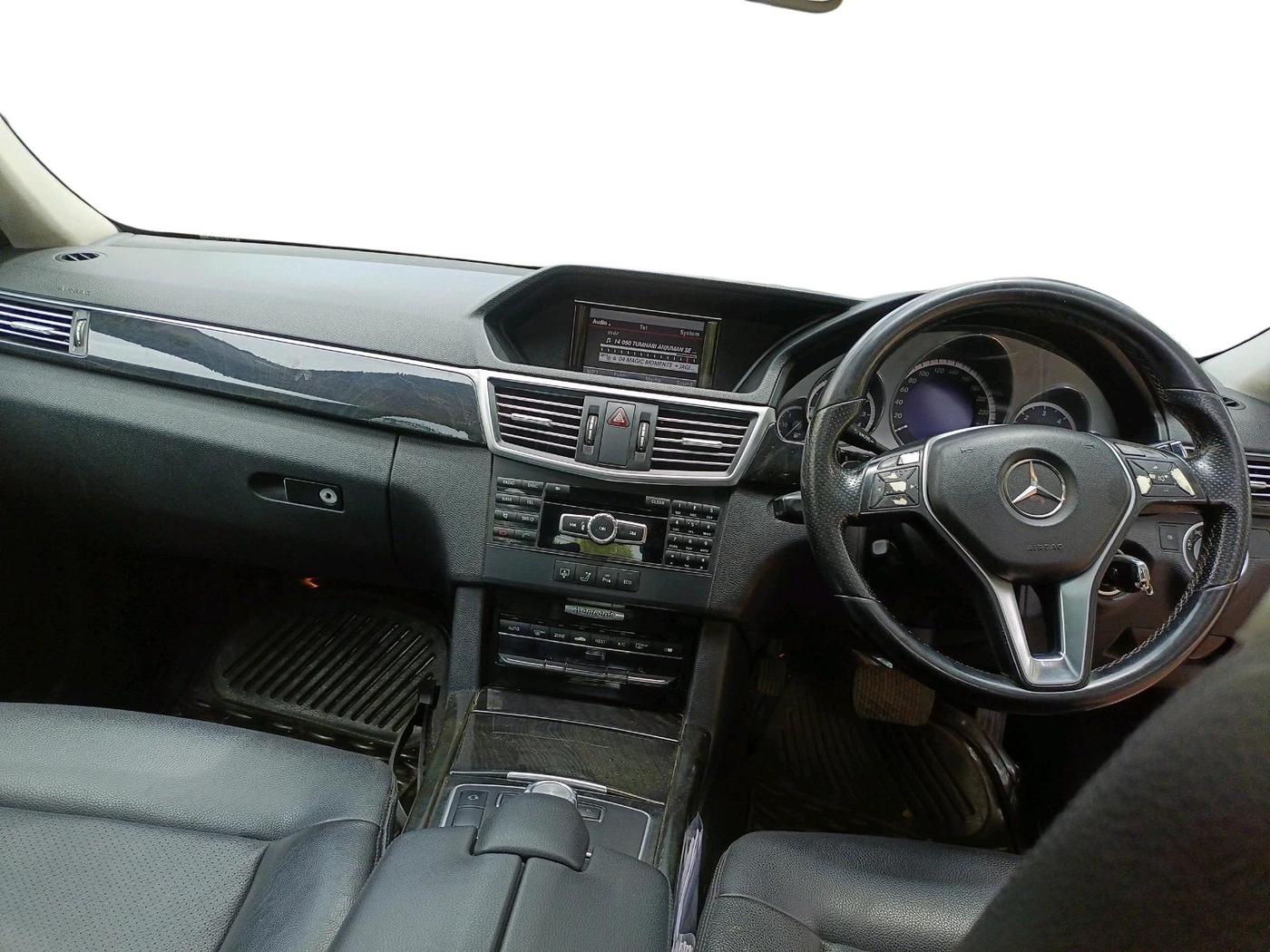 2013 Mercedes Benz E Class E 220 CDI avantgarde, Diesel, Automatic, 1,34,843 km, interior
