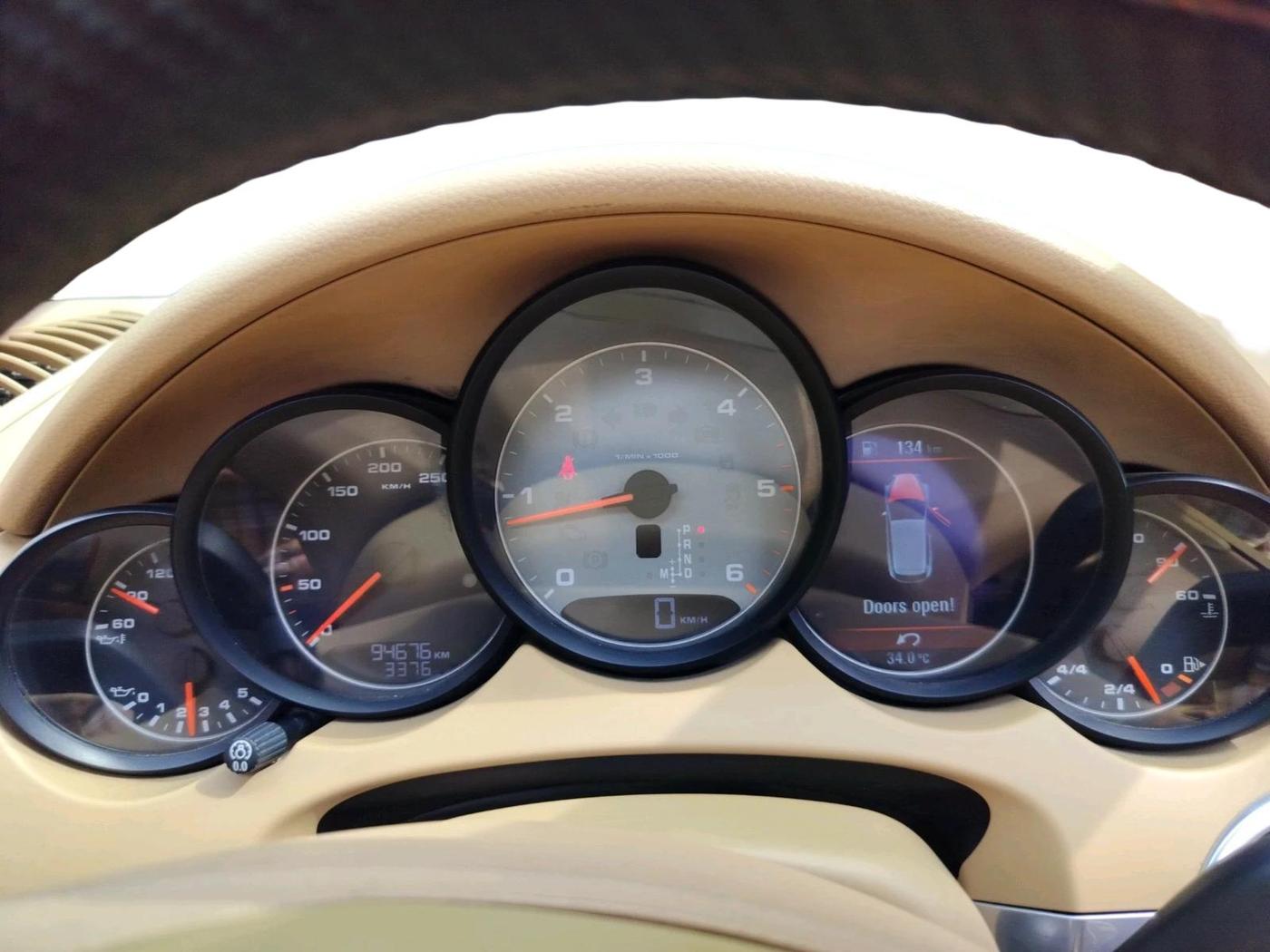 2013 Porsche Cayenne S DIESEL, Diesel, Automatic, 94,676 km, interior