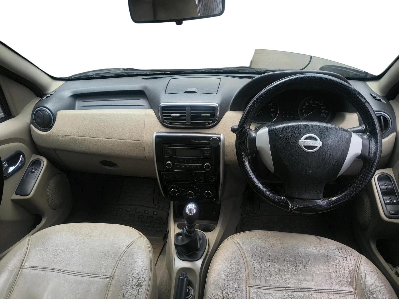 2014 Nissan Terrano XV D THP 110 PS, Diesel, Manual, 1,60,497 km, interior