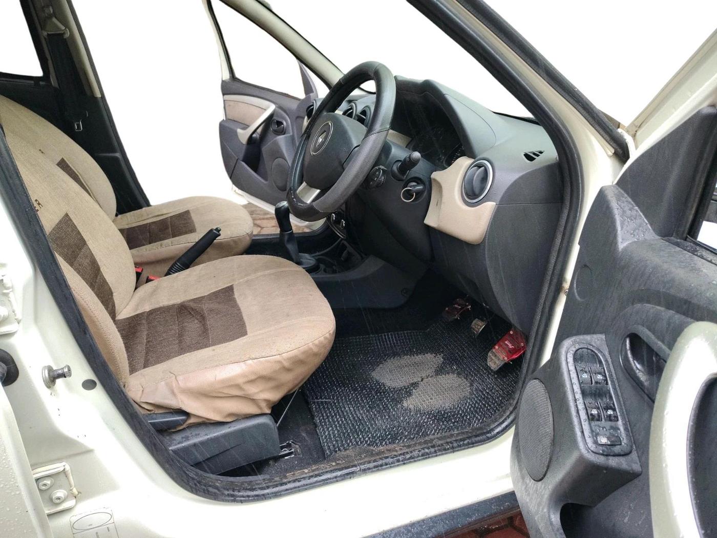 2013 Renault Duster 85 PS RXL DIESEL, Diesel, Manual, 1,66,500 km, interior