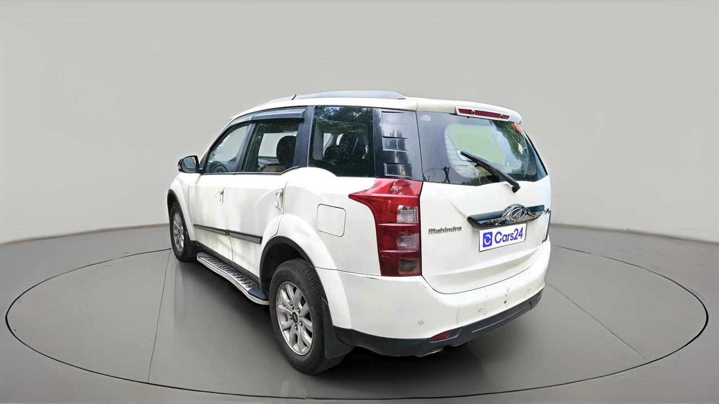 2017 Mahindra XUV500 W10, Diesel, Manual, 1,62,894 km, exterior