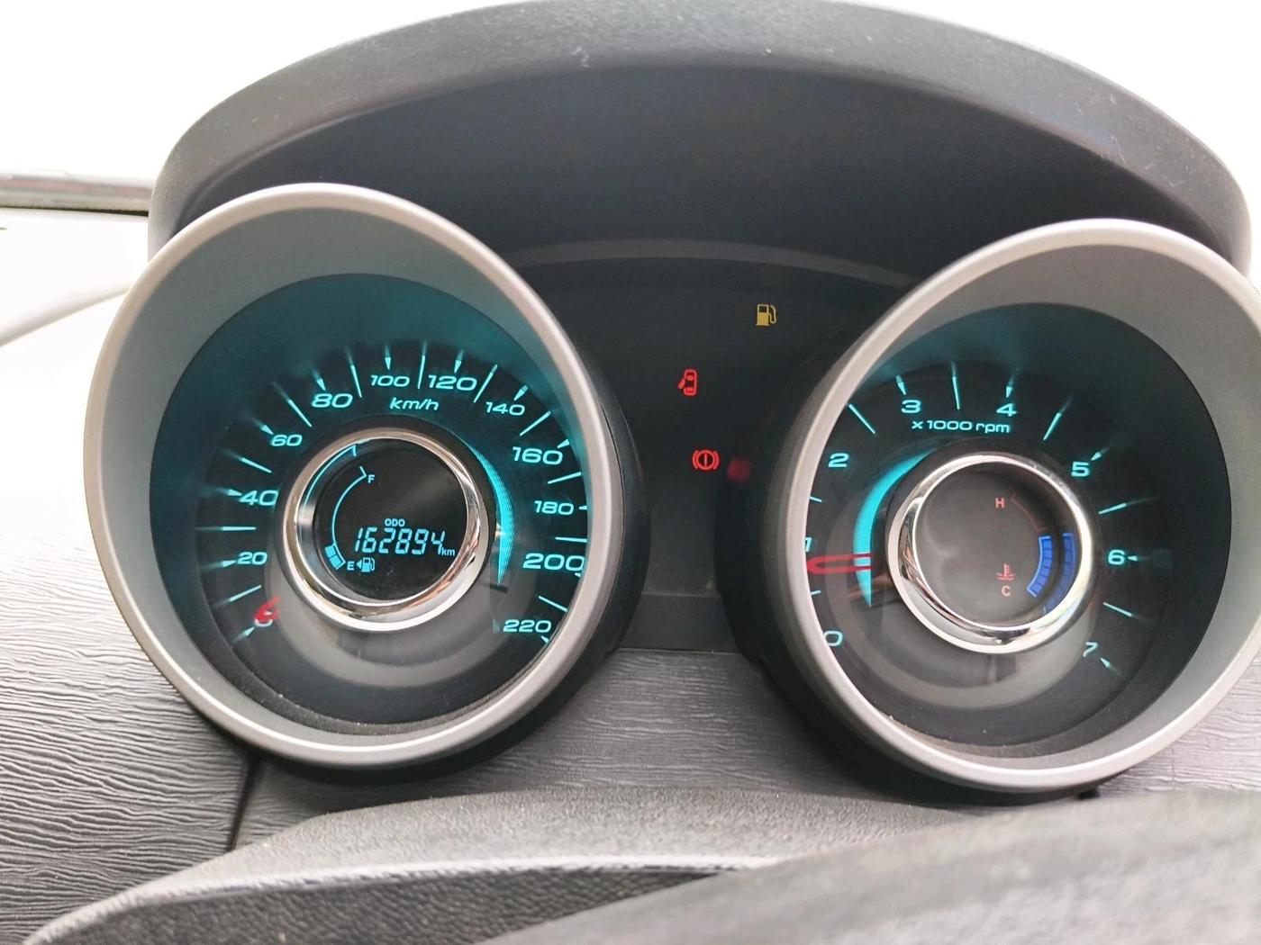 2017 Mahindra XUV500 W10, Diesel, Manual, 1,62,894 km, interior