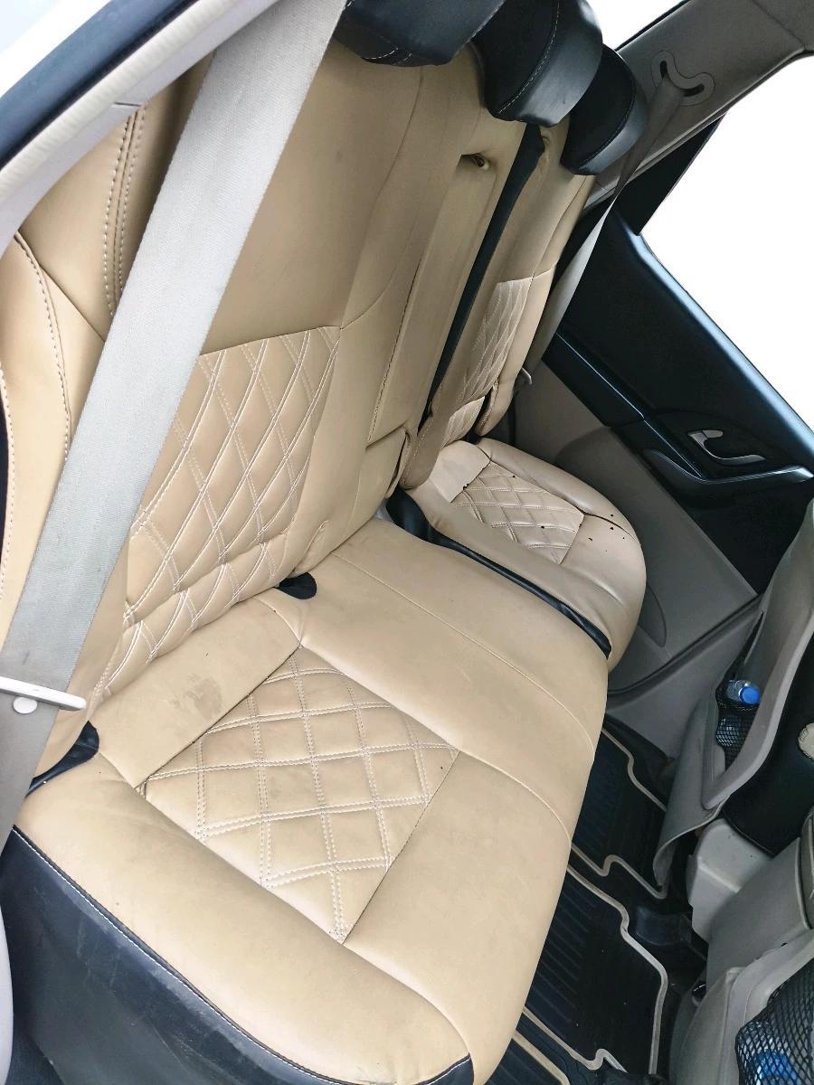 2017 Mahindra XUV500 W10, Diesel, Manual, 1,62,894 km, interior