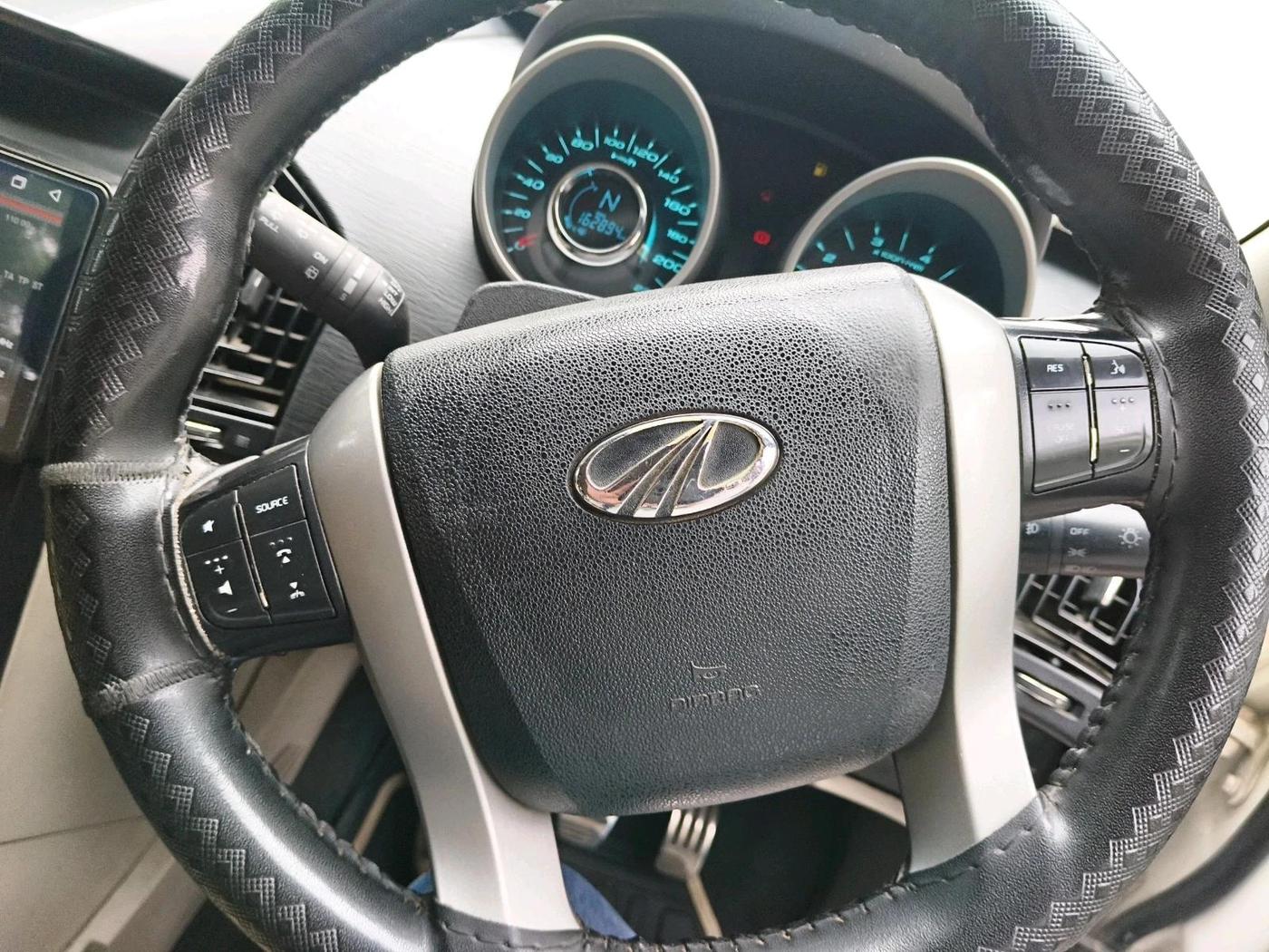 2017 Mahindra XUV500 W10, Diesel, Manual, 1,62,894 km, interior