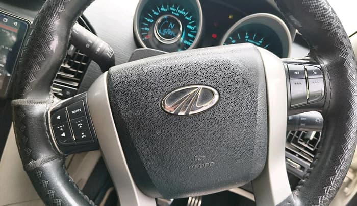 2017 Mahindra XUV500 W10, Diesel, Manual, 1,62,894 km, interior