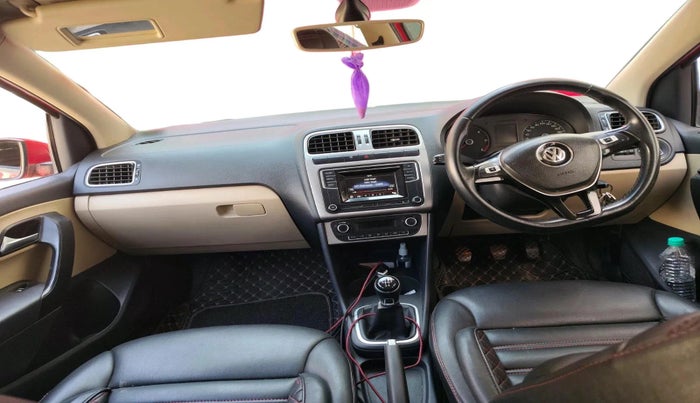 2016 Volkswagen Polo HIGHLINE1.5L, Diesel, Manual, 1,01,870 km, interior