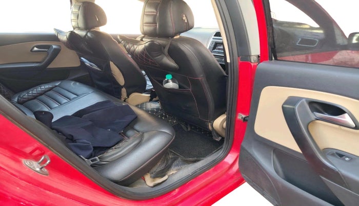 2016 Volkswagen Polo HIGHLINE1.5L, Diesel, Manual, 1,01,870 km, interior