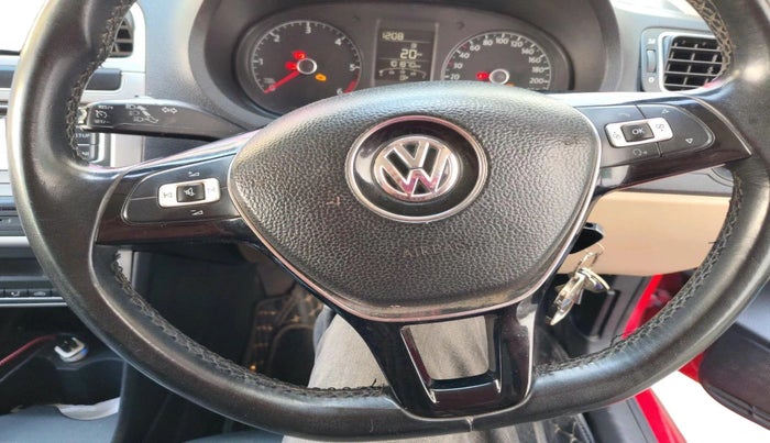 2016 Volkswagen Polo HIGHLINE1.5L, Diesel, Manual, 1,01,870 km, interior