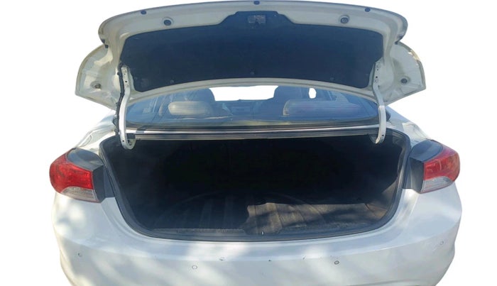 2014 Hyundai New Elantra 1.6 CRDI, Diesel, Manual, 1,38,670 km, exterior