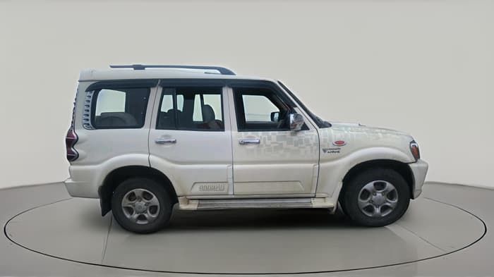 2013 Mahindra Scorpio SLE, Diesel, Manual, 95,550 km, exterior