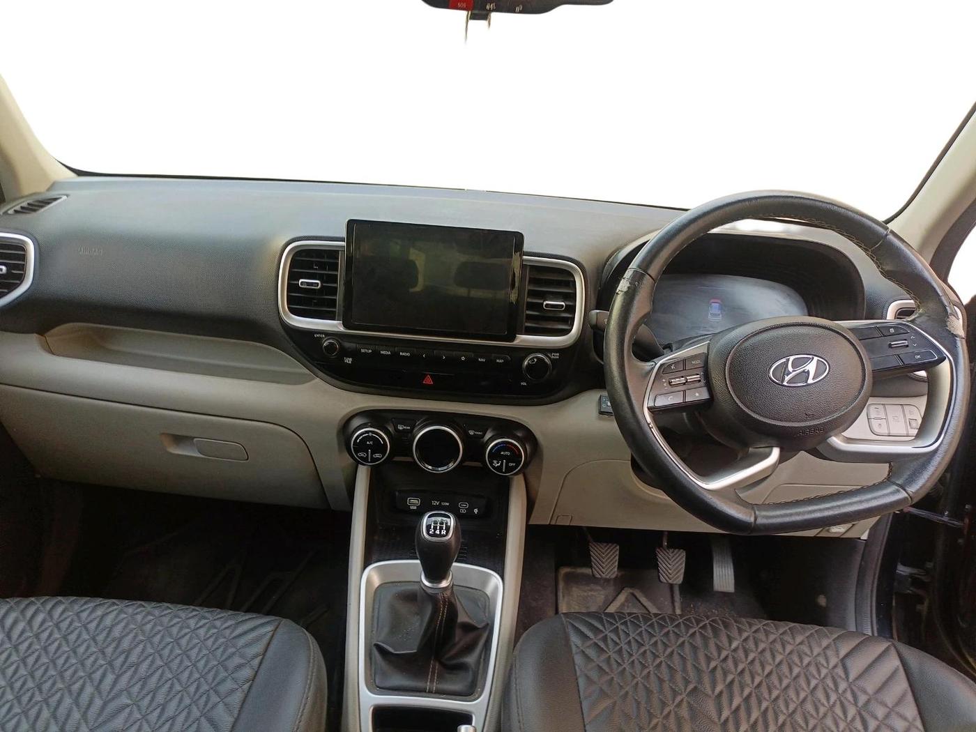 2024 Hyundai VENUE SX 1.2 PETROL, CNG, Manual, 49,600 km, interior