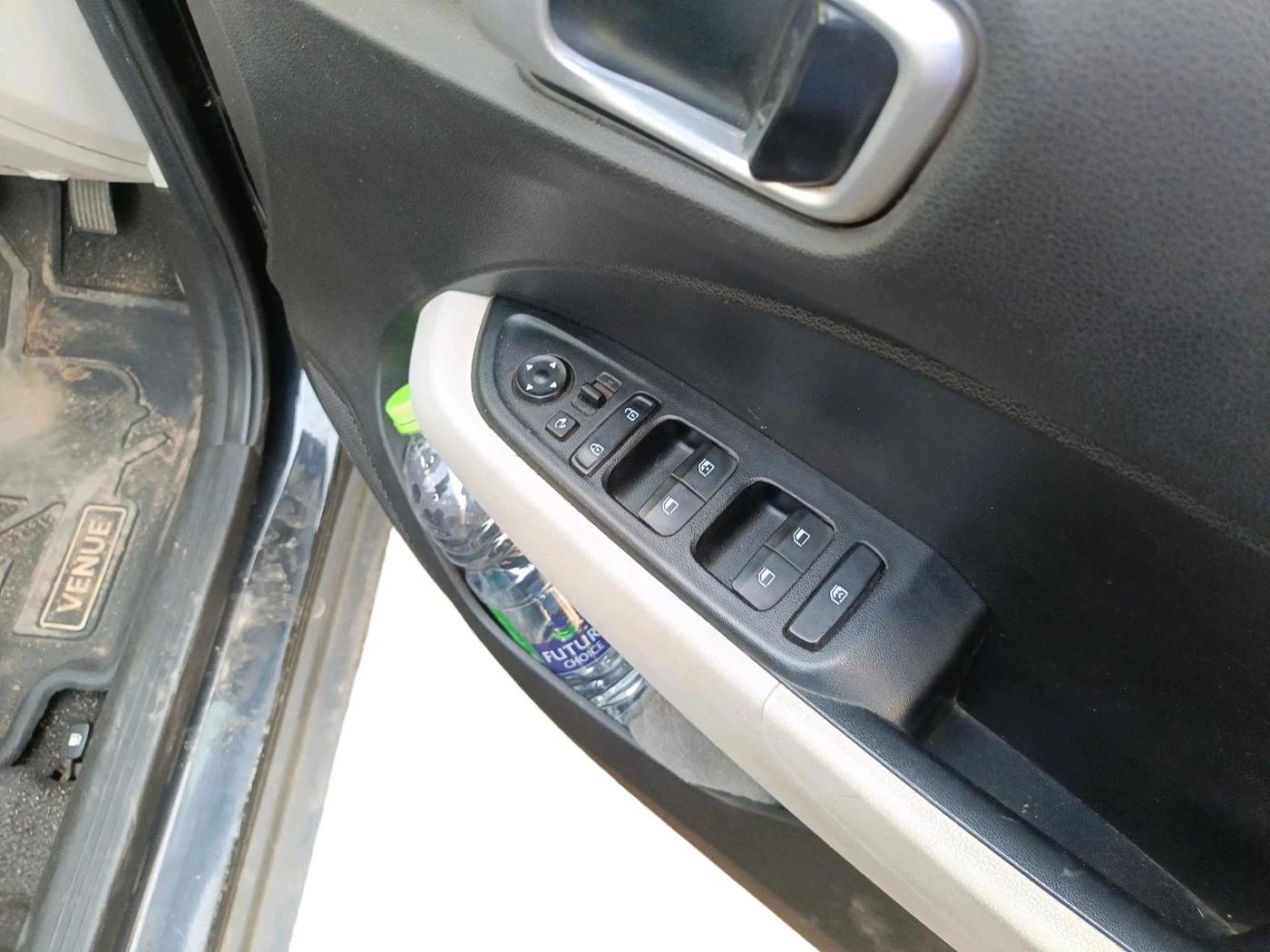 2024 Hyundai VENUE SX 1.2 PETROL, CNG, Manual, 49,600 km, interior