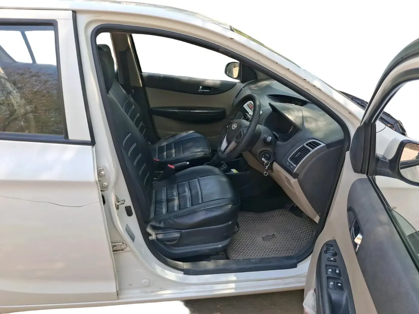2014 Hyundai i20 SPORTZ 1.2, Petrol, Manual, 84,534 km, interior