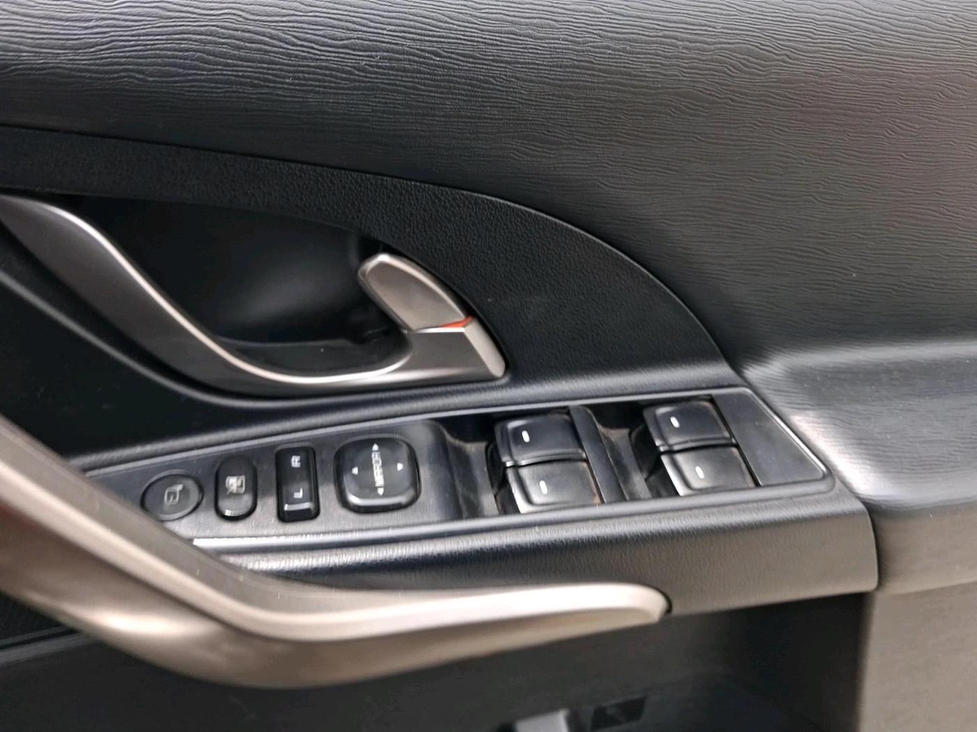 2018 Mahindra XUV500 W9, Diesel, Manual, 69,215 km, interior