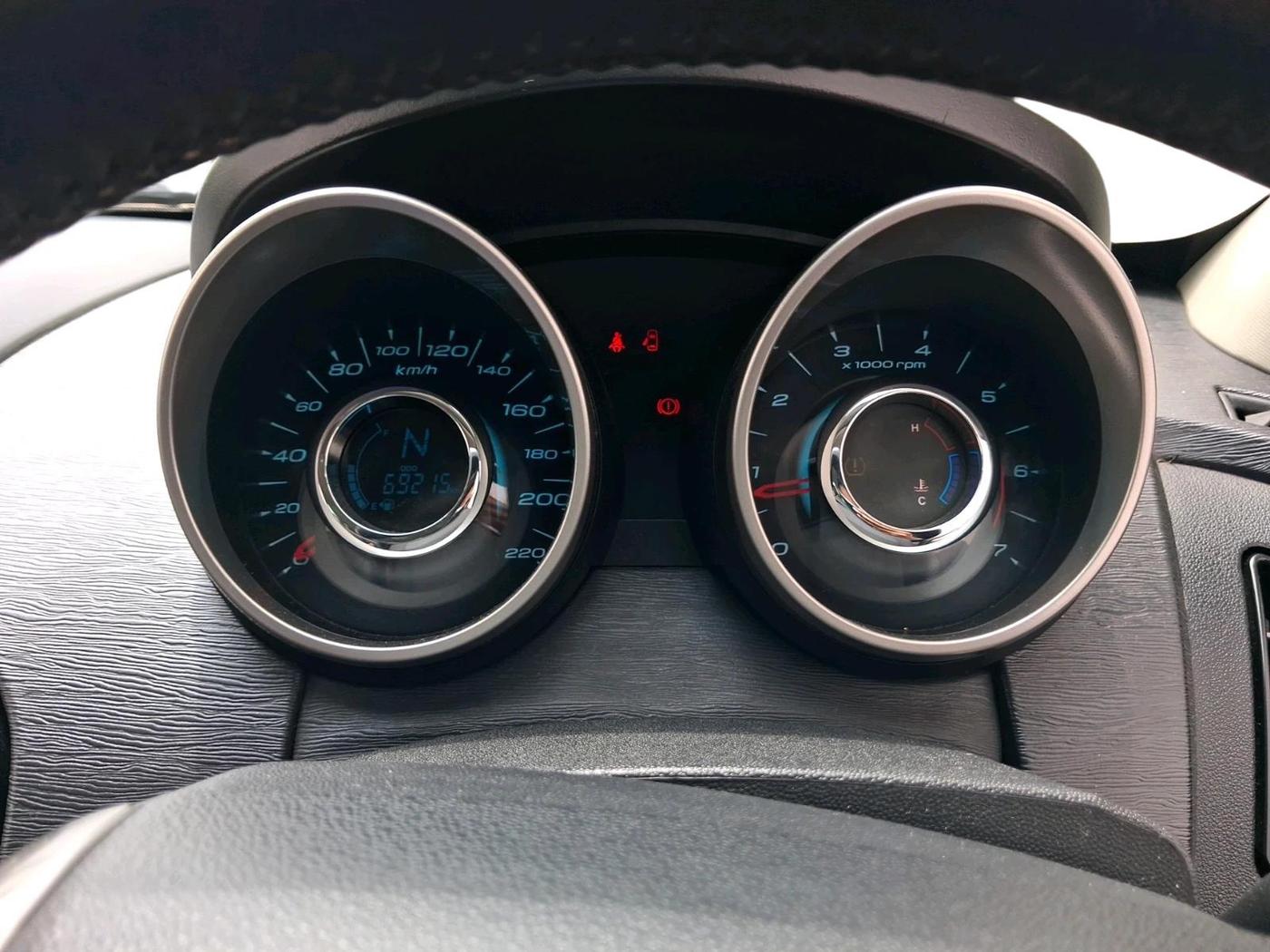 2018 Mahindra XUV500 W9, Diesel, Manual, 69,215 km, interior