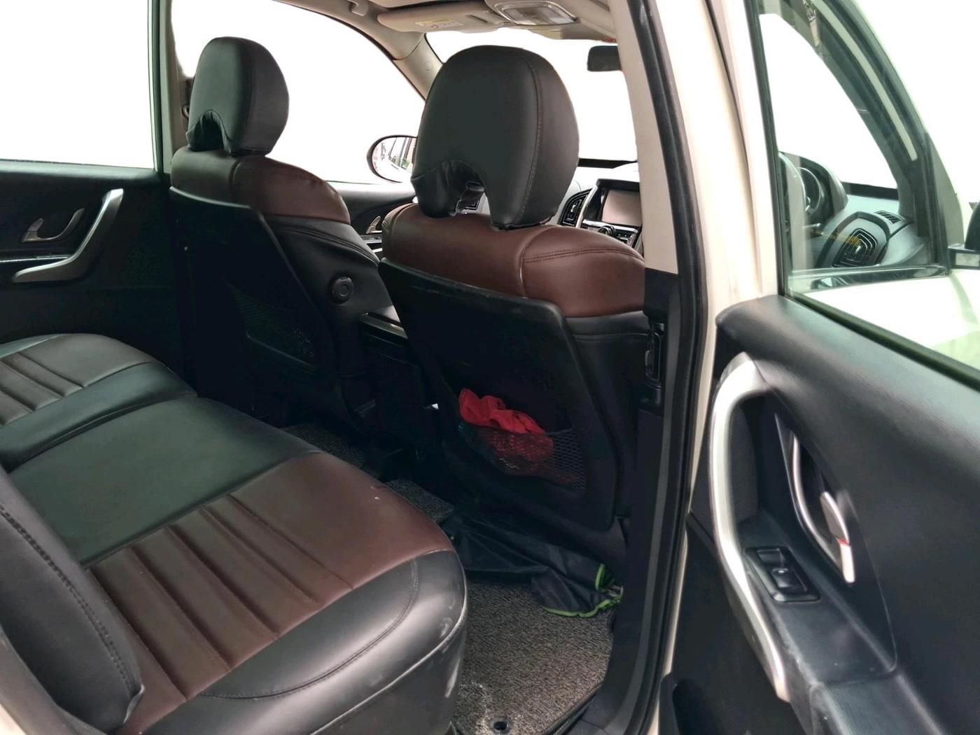 2018 Mahindra XUV500 W9, Diesel, Manual, 69,215 km, interior